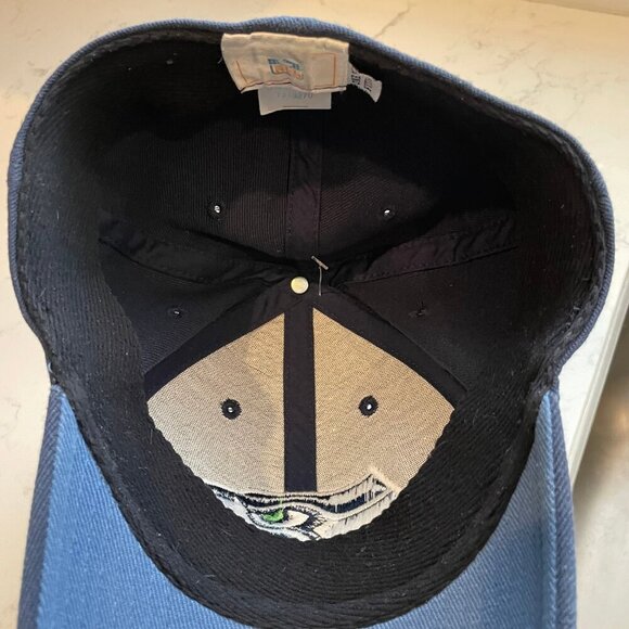 NFL Seattle Seahawks Acrylic Spandex Flex Hat Embroidered Logo Navy Sz S/M - Picture 6 of 10